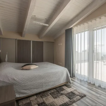 Enotria - Vittoria Luxury Villa *